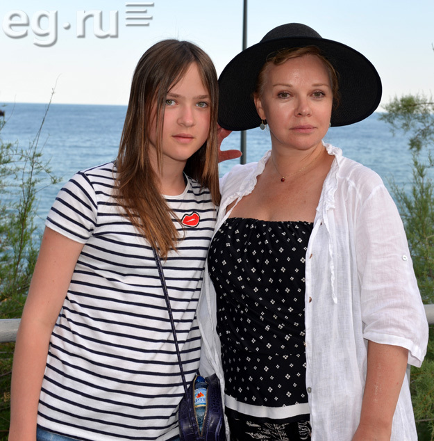 ЕЛЕНА ВАЛЮШКИНА С ДОЧЕРЬЮ МАРУСЕЙ