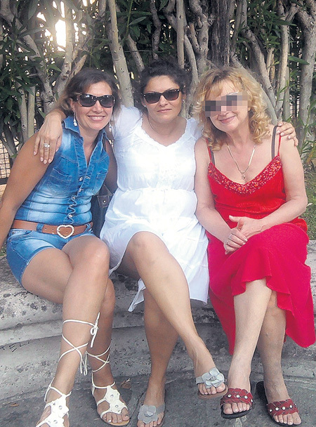 Валентина Петровна до сих пор боится мести со стороны Любы (в центре) и работодательницы (слева)...