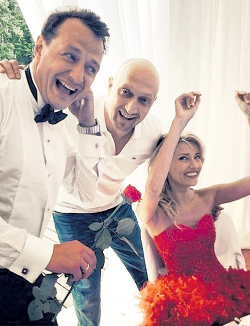 Гоша КУЦЕНКО пожелал Кате и Марату поскорее обзавестись детишками