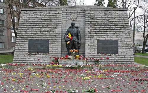 «Бронзовый солдат» за три дня до переноса. wikipedia / Liilia Moroz