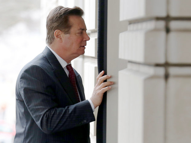 Иск Дерипаски к Манафорту отложен