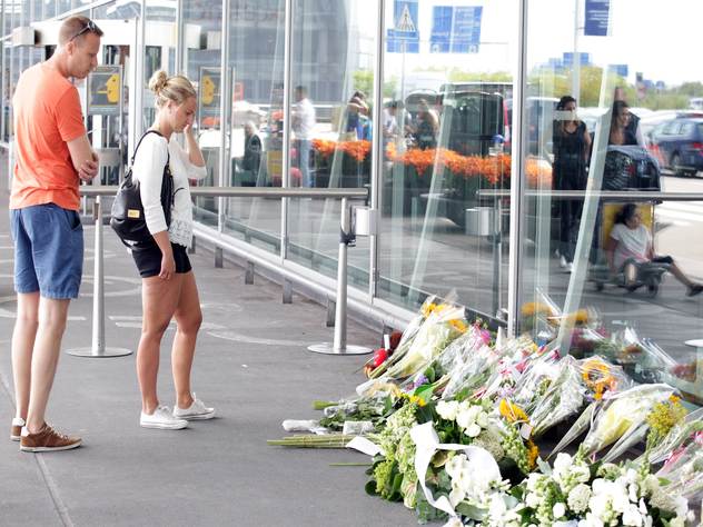 Мемориал рейса MH17 в аэропорту Амстердама.