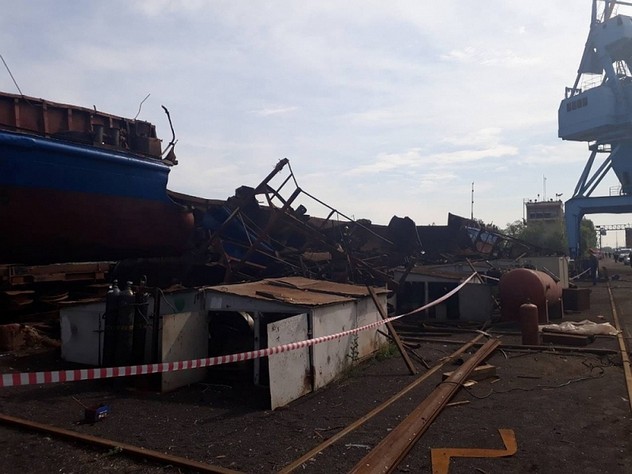 Последствия взрыва. в волгоградской области взорвалась баржа