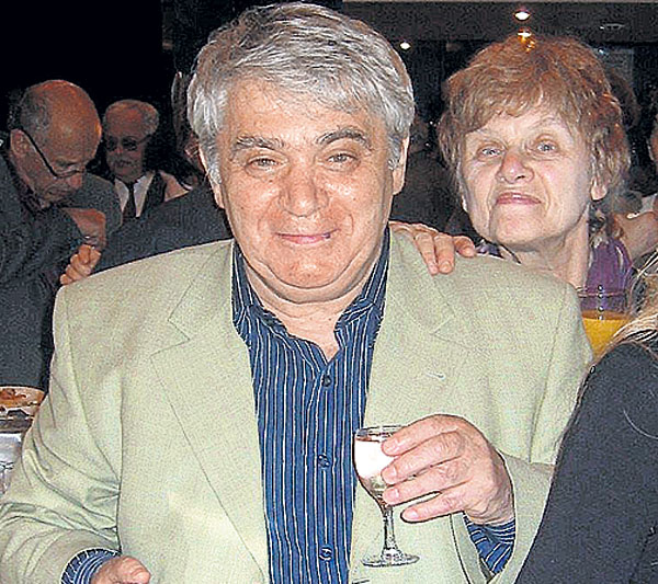 В образе Разлогова, на наш взгляд, автор показал драматурга Александра Гельмана (его жена, сценарист Татьяна Калецкая на фото справа)