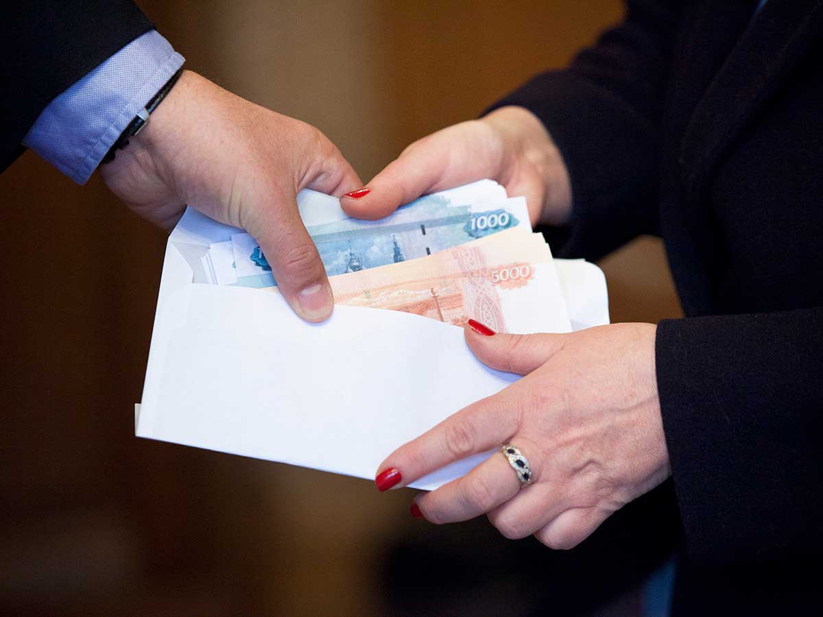 Клиники Новокузнецка против закона: «черная зарплата» и врачи без оформления Клиники Новокузнецка против закона: «черная зарплата» и врачи без оформления