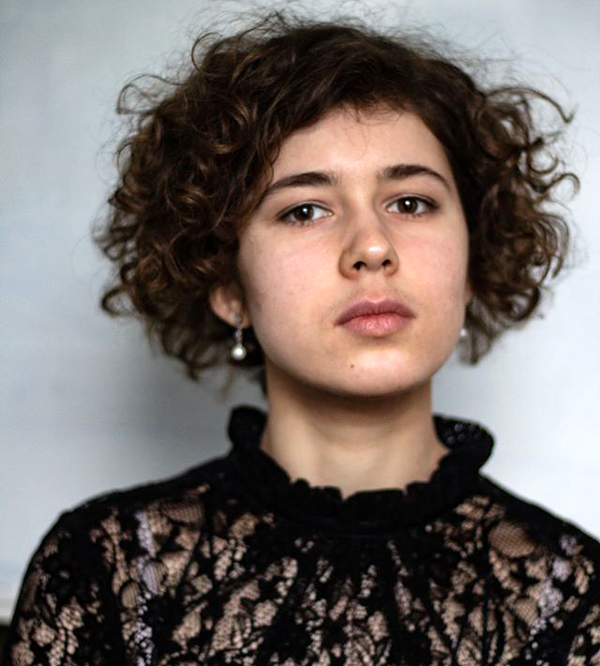 Анна Комарова