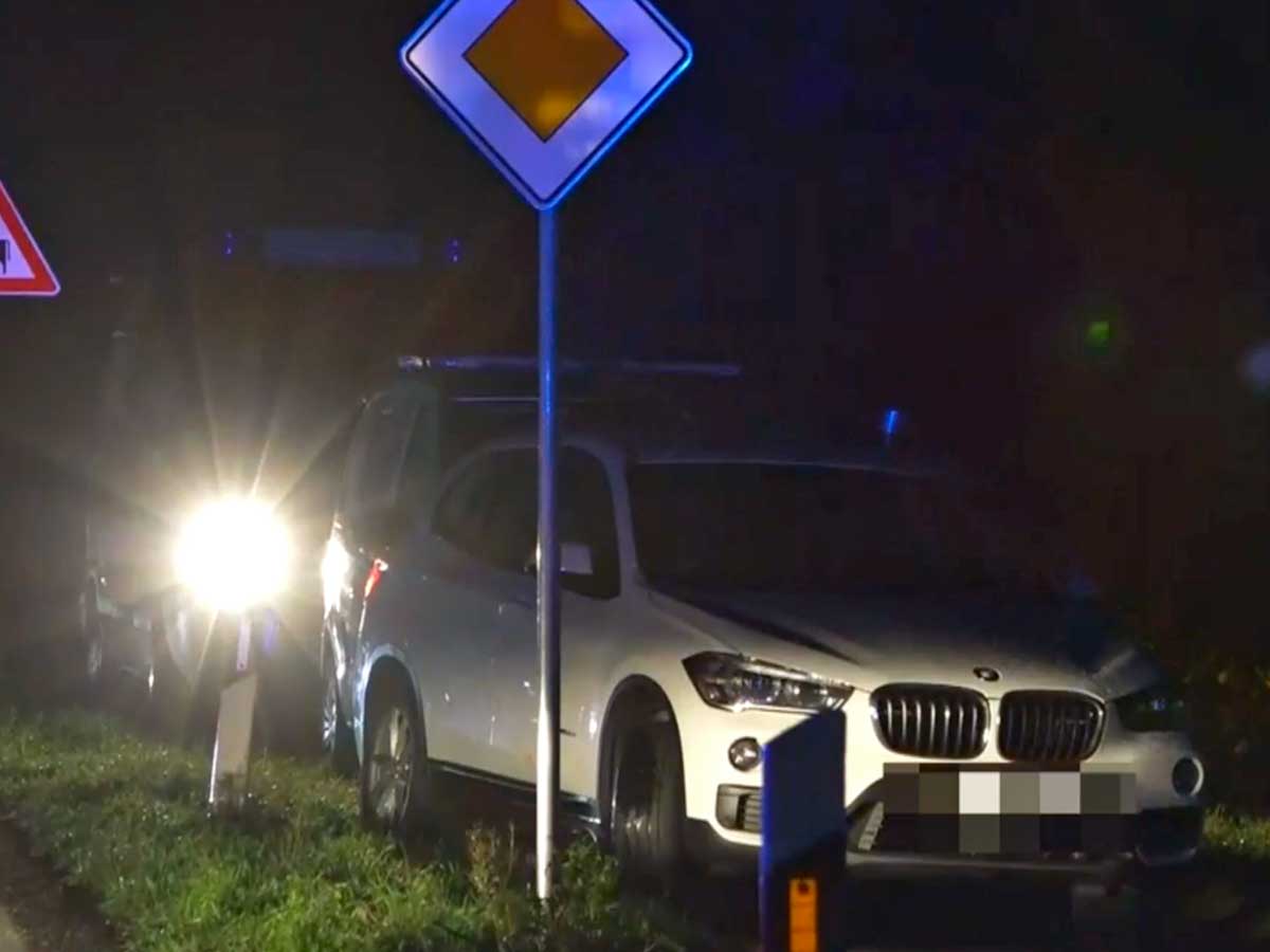 В Германии автомобиль протаранил толпу пешеходов В Германии автомобиль протаранил толпу пешеходов