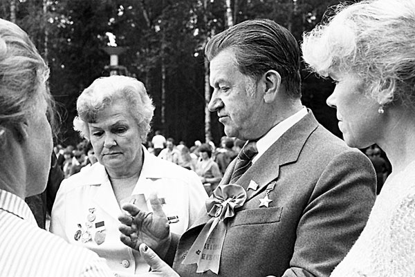 70-е: академик Самсонс на встрече ветеранов