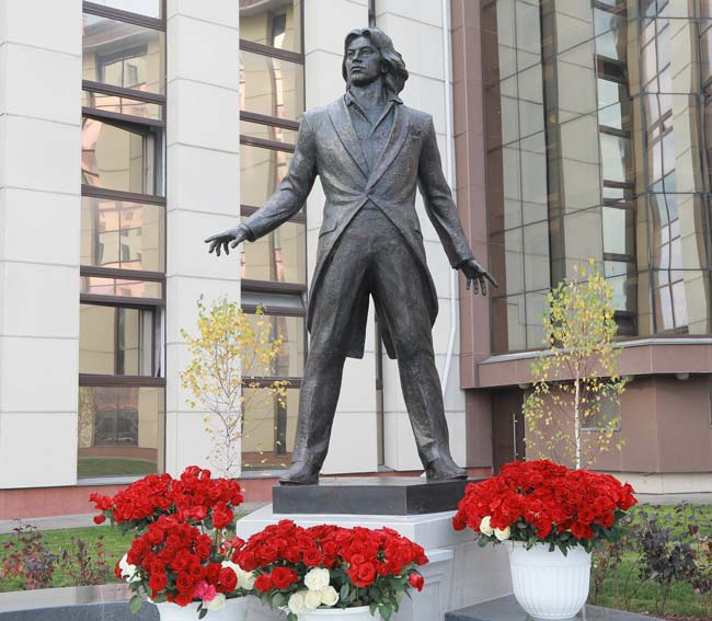 «Памятник