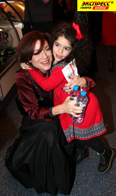 АЛЕНА ХМЕЛЬНИЦКАЯ С ДОЧЕРЬЮ КСЮШЕЙ