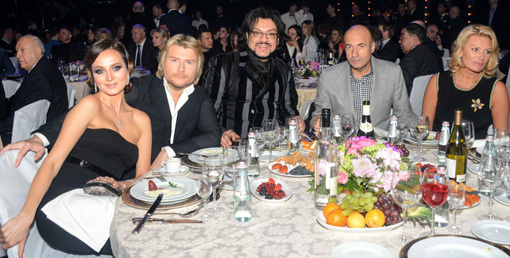 СОФИЯ КАЛЬЧЕВА, НИКОЛАЙ БАСКОВ, ФИЛИПП КИРКОРОВ, ИГОРЬ КРУТОЙ С СЕСТРОЙ АЛЛОЙ