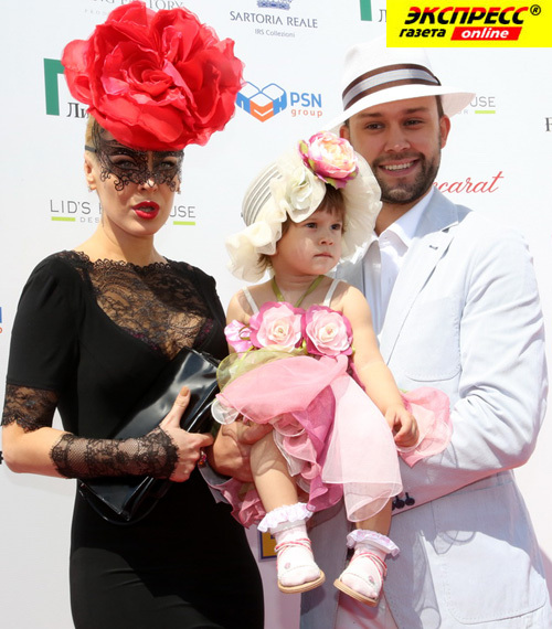 ТАНЯ ТЕРЕШИНА И СЛАВА НИКИТИН С ДОЧКОЙ