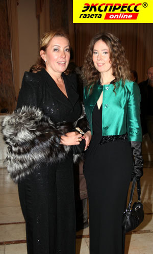 АРИНА ШАРАПОВА (слева)