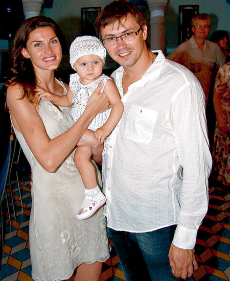 С дочкой Никой и мужем Геннадием ЧЕРНОВОЛОМ (фото фейсбук**)