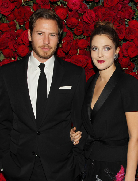 Дрю БЭРРИМОР вышла замуж за арт-консультанта Уилла КОПЕЛЬМАНА.