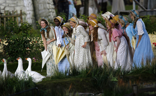 Перед зрителями развернулись картины ранней Англии. Фото Reuters