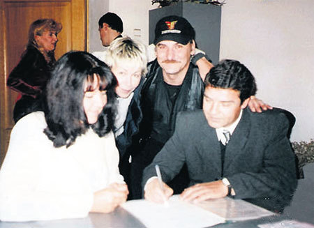 Свидетелями на свадьбе у Татьяны и Сергея стали скрипач группы «Крематорий» Вячеслав БУХАРОВ и знаменитая теле- и радиоведущая Ксения СТРИЖ