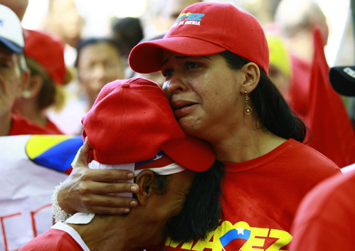 Услышав о болезни своего лидера, многие венесульцы не удержались от слёз