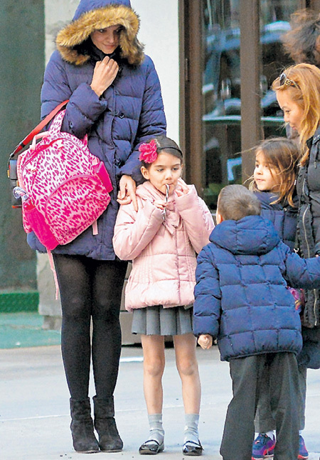 Кэти ХОЛМС тратит на дочь около $1 млн. в год. Фото: © Splash News