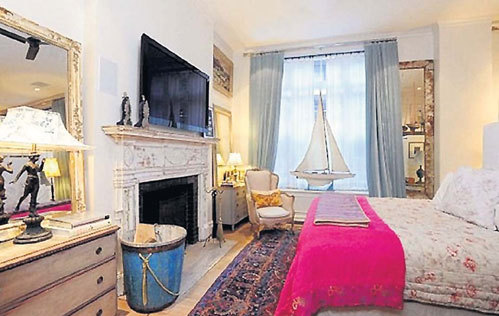 В спальне ДУХОВНЫ нередко предавался плотским помыслам