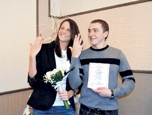 Татьяна и Фёдор в день свадьбы - влюбленные приехали в загс без фаты и смокинга