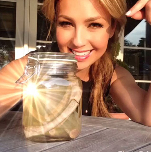 ...в которойЮ как она уверяет, плавают ее ребра