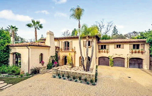 В доме Майли САЙРУС площадью 808 кв. м...