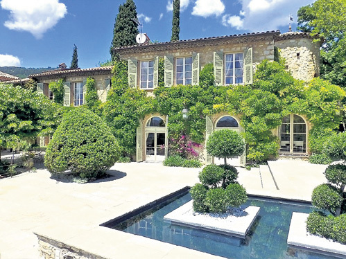 Площадь виллы Брижит БАРДО в Сен-Тропе - 450 золотых кв. м