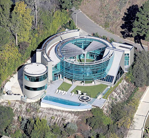 В новом доме БИБЕРА пять спален...