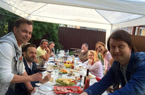 Застолье продолжалось несколько часов