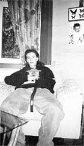 ПОКА ОДИНОКИЙ КИРЮША: женилка - то выросла, да папа не велит...