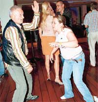 ПАПА ЛЕОНИДА АГУТИНА: с молодой женой Натальей припеваючи живет около трех лет