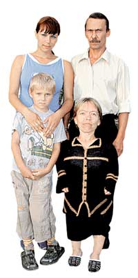 СЕМЬЯ: Татьяна с мужем, падчерицей и сынишкой