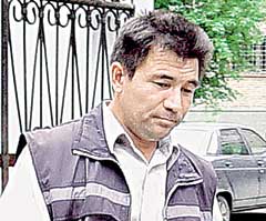 АЛЕКСАНДР: мечтает хотя бы взглянуть на сына