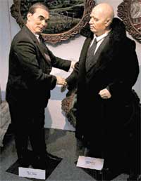 ВОСКОВЫЕ БРЕЖНЕВ И ХРУЩЕВ: на их глазах произошло надругательство