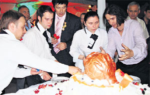 ПРАЗДНИЧНЫЙ ТОРТ: мяч и вратарские перчатки - самые вкусные