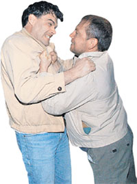 БРАТЬЯ ПО-КРОВИ: не хотят признавать родство