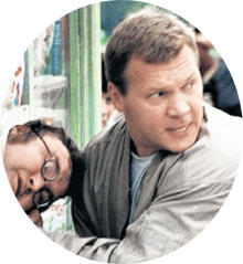 В ФИЛЬМЕ «ЗЕРКАЛЬНЫЕ ВОЙНЫ»: снимался в компании голливудских звезд