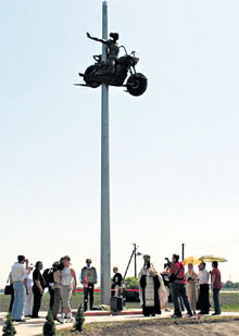 ЛЕТЯЩИЙ МОТОЦИКЛИСТ...