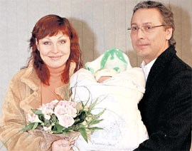 ВЫПИСКА ИЗ РОДДОМА: с первым мужем и сыном Иваном