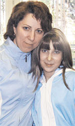 ДЖАМИЛЯ С МАМОЙ: девочку спасает доброта