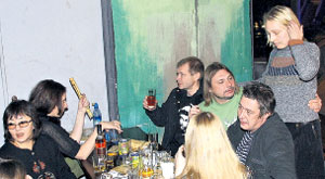 ПРИЯТНАЯ КОМПАШКА: главное, чтобы были девочки и водка