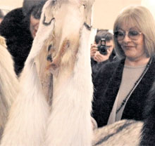 ...мечтала получить шубку на халяву