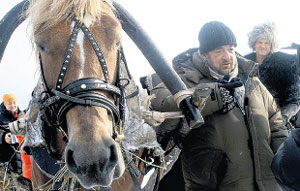 ПАВЕЛ ЛУНГИН: контролирует на съёмочной площадке даже грим и «наряды» лошадей