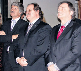 НА ОТКРЫТИИ МОСКОВСКОГО ОФИСА: директор TELEFE Алехандро Парра, посол Аргентины Леопольдо Браво, посол Колумбии Диего Тобон