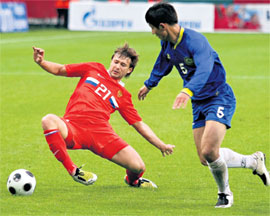 ДМИТРИЙ СЫЧЕВ (№ 21): после тренировок у Гуса Хиддинка с трудом добирался до постели (фото «PhotoXPress»)