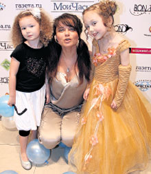 ЮНЫЕ МОДЕЛИ: коллекцию Королевой демонстрировали Катя Старшова и Ника