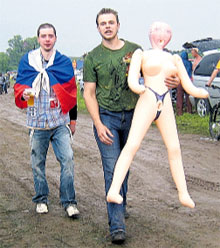 ЛЮБОВНЫЙ ТРЕУГОЛЬНИК: двое мужчин всегда надуют одну женщину