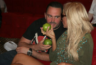 Маша Малиновская соблазняла любимого Дениса наливными яблочками