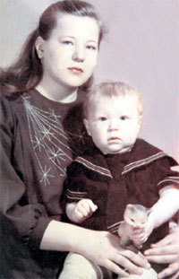 Надя с сынишкой 20 лет назад